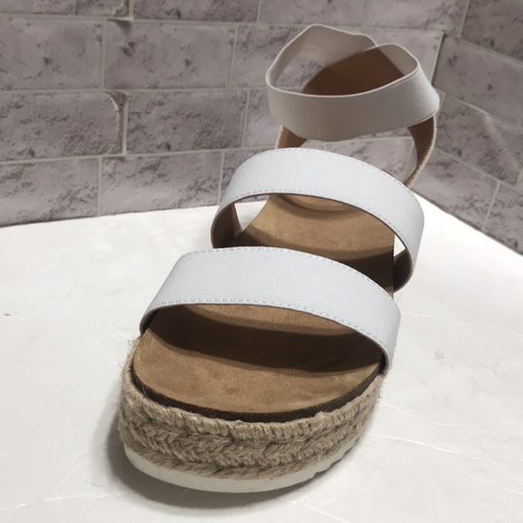 New Time & Tru White Strappy Flatform Sandals - Picture 8 of 14
